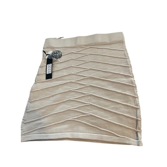 BCBGMaxAzria Dresses & Skirts - Poof Skirt Womens Size S Beige Chevron Knit Bodycon Mini Pull-On Stretch